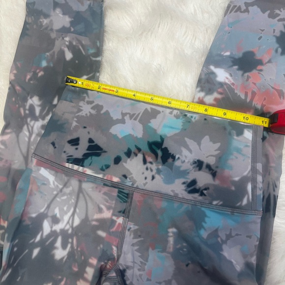 Lululemon Wunder Under High-Rise Tight 28" Full-On Luxtreme Multi-Colored size 4 - Picture 7 of 9